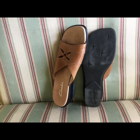 Clark soft leather slides. - Picture 4 of 6
